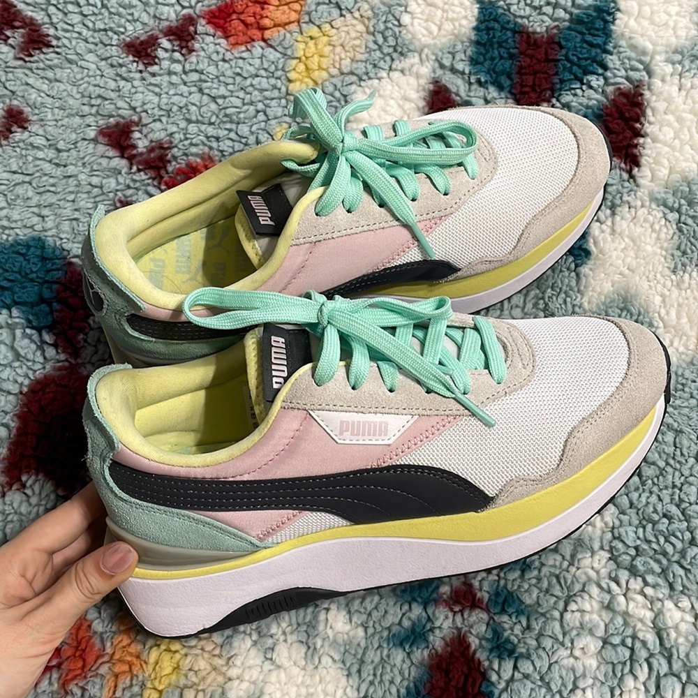 Women’s Retro Puma sneakers, super cute colors!